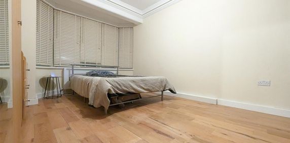 Riverview Gardens, Twickenham - Photo 2