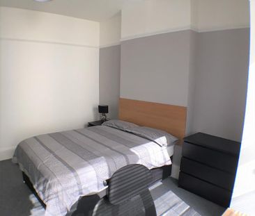 4 bedroom terraced house to rent - Photo 4