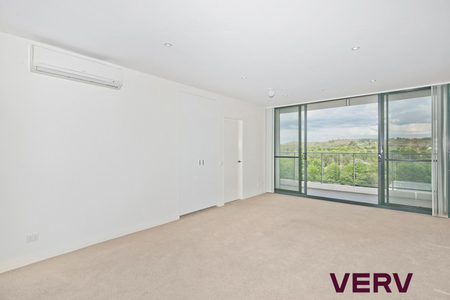 FABULOUS APARTMENT IN THE HEART OF LYNEHAM - Photo 3