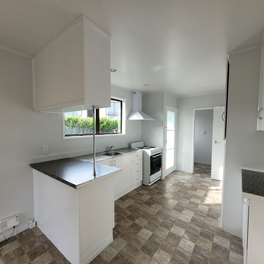 2 Massine Place, Randwick Park, Auckland - Photo 1