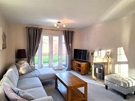 4 bedroom detached house to rent - Photo 2
