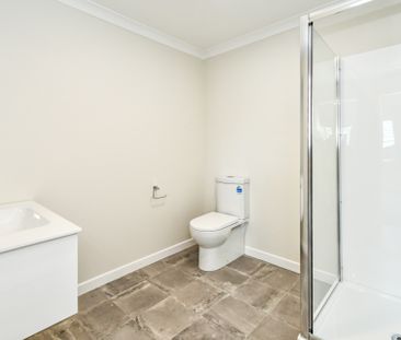 Modern 2 Double Bedroom - Photo 2