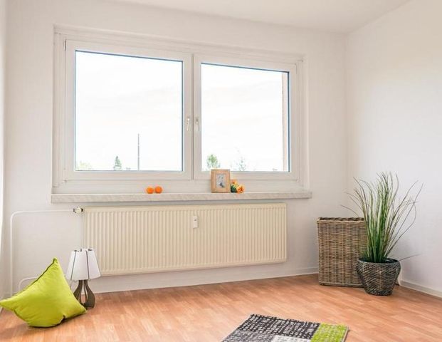 3-Raum-Wohnung mit offenem Wohn-/Essbereich und Balkon - Foto 1