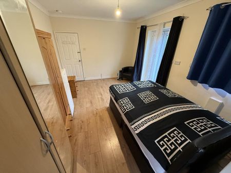 House share to rent - Photo 3