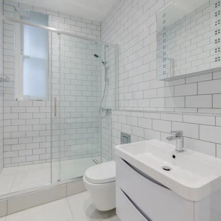 2 bedroom flat in London - Photo 4