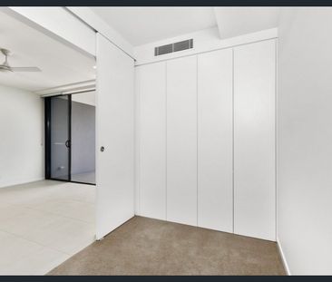 1x Bedroom PLUS an MPR Room! Air Conditioning + Roof-Top Pool. - Photo 5