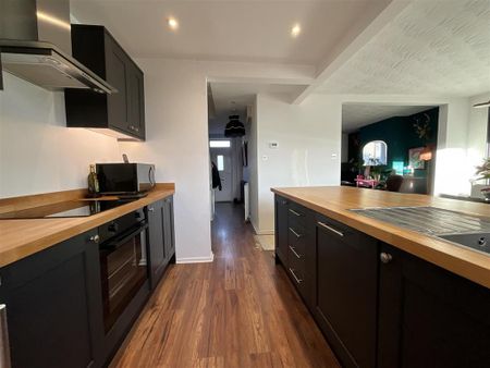 3 bedroom terraced house to rent - Photo 3