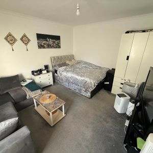 Brybur Close, Reading - Photo 2