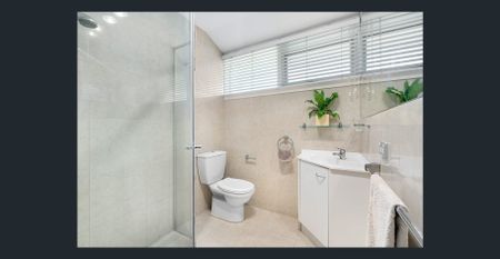 BOUTIQUE VILLA IN PRIZED BEACHSIDE POCKET! - Photo 5