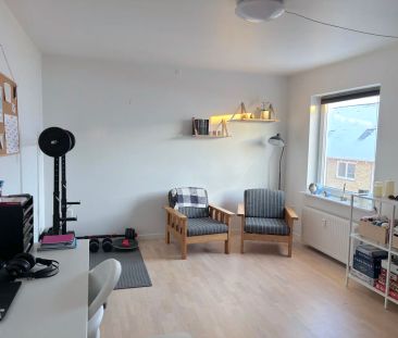 Lysfyldt 3-værelses lejlighed med altan i Nørresundby - Foto 3