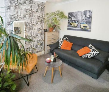 2 bedroom end of terrace house to rent - Photo 3