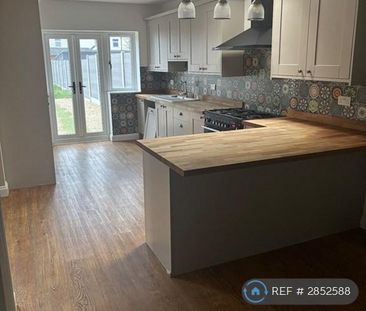 4 bedroom detached house to rent - Photo 6