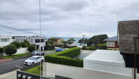 Immaculate Beachside Home – Unbeatable Takapuna Location - Photo 5