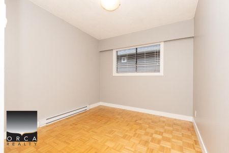 1824 Charles Street, Vancouver - Photo 2