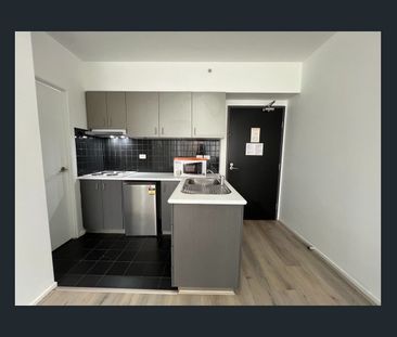 Fully Furnished 2 Bedrooms Apartment – Newly Renovated - Photo 2