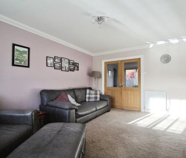 4 bedroom semi-detached house to rent - Photo 6