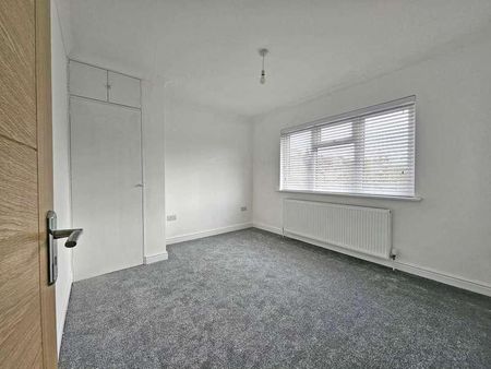 Cambrian Avenue, Ilford, IG2 - Photo 5