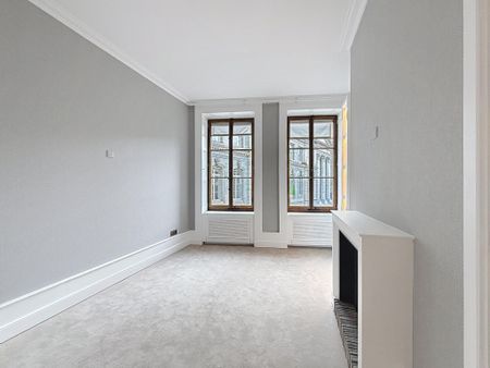 Sublime appartemnent rénové de 6 pièces niché au coeur de la Vieille-Ville - Foto 2