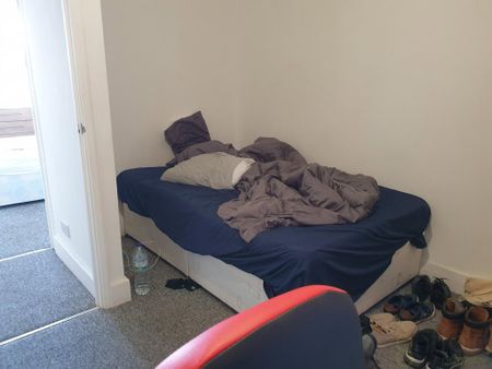 3 bedroom flat to rent - Photo 5