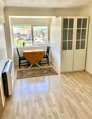 Studio Flat, Oxley Close, SE1 - Photo 1