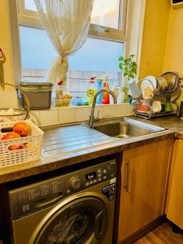 Room in a Shared House, Dobroyd Street, M8 - Photo 3