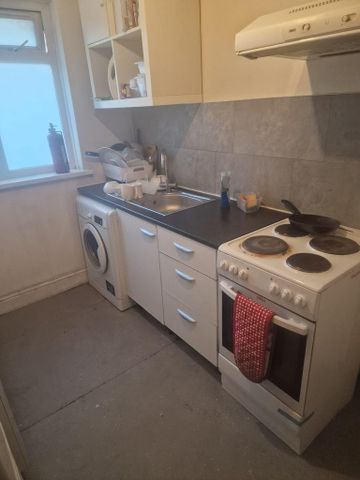 1 bedroom in a house share to rent - Photo 5