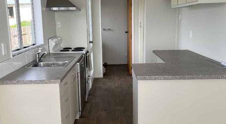 Lovely Sunny Family Home - Photo 3