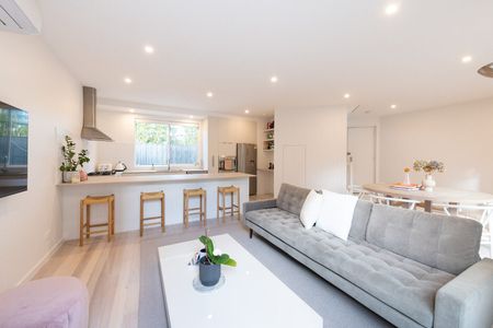 **UNDER APPLICATION** Cozy 2-Bedroom Townhouse with secured Parking in Prime Beachside Location - Photo 3