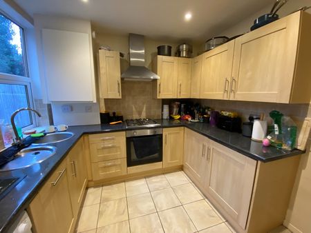 2 Bed Semi-Detached House, Exchange Road, NG2 - Photo 4