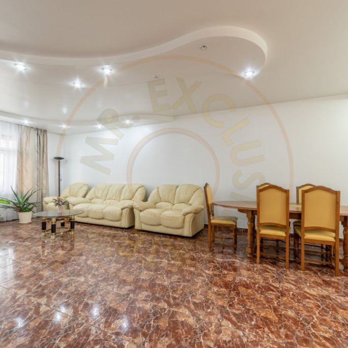 Casă spațioasă cu 8 camere - Pitești - 0% Comision - Photo 1