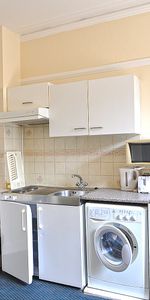 A bright and spacious self-contained studio apartment on the second floor in Kensington, London W8 - Photo 3