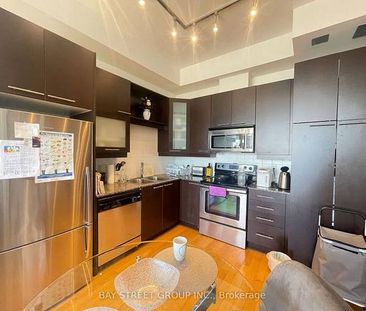 Beautiful 1 bedroom Open concept Wellesley & Shebourne - Photo 1