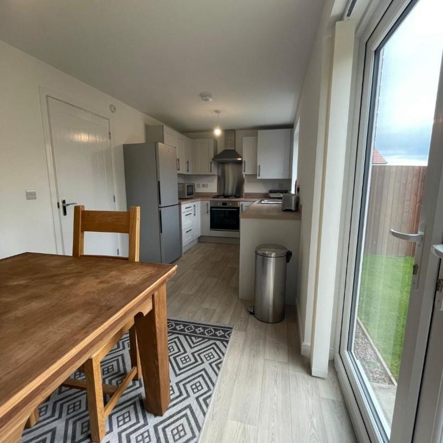3 bedroom House To Let Total Size: 851 SQ FT - Photo 1