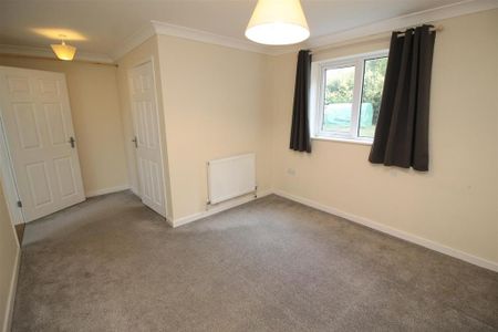 4 bedroom terraced house to rent - Photo 5