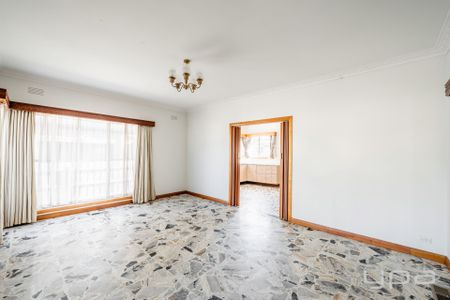 CHARMING FAMILY HOME IN A CENTRAL LOCATION! - Photo 2