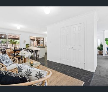 Stunning Renovated Family Home in Quiet Elevated Cul-de-sac - Photo 6