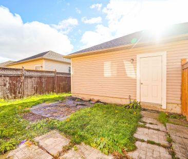 For Lease - 407 Hollandview Trail, Aurora, Ontario - Photo 5