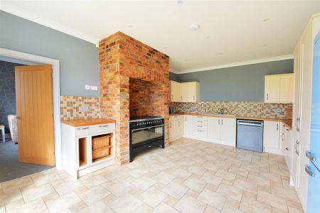 3 bedroom terraced house to rent - Photo 5