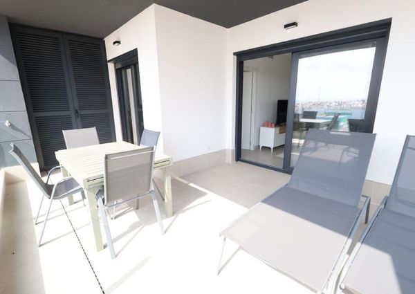 Apartamento a estrenar con vistas al mar en esquina en La Mata.