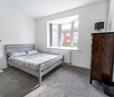 5 Bed Student Accommodation - Photo 2