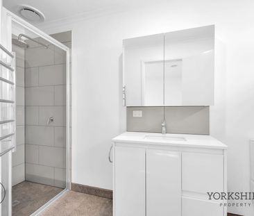 Stylish 4-Bedroom Family Home - Photo 6