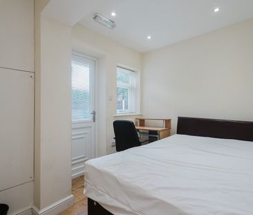 7 Bed Terraced House, Redshaw Close, M14 - Photo 5