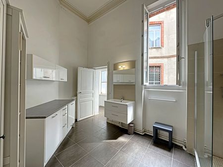 TOULOUSE - Saint-Etienne TOULOUSE - Spacieux T3 de 125.30 m² avec balcon et ascenseur, - Photo 5