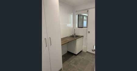 GREAT FAMILY HOME 6 MINUTES TO MT BARKER WITH GREAT YARD - RAINWATER ONLY with bore water for lawns - Photo 5