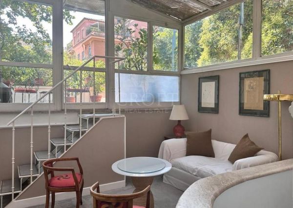 Villa-Parioli: Beautiful independent house with large private garden and terraces. Spacious living, formal dining, study-music room, sun room, 5 bedrooms, 4 bathrooms, parking. rif 163