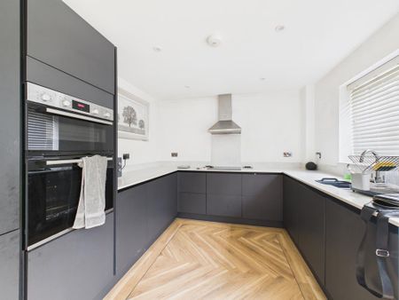 4 bedroom semi-detached house to rent - Photo 5