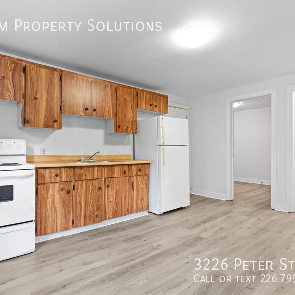 3226 Peter St, Upper Unit - Photo 1