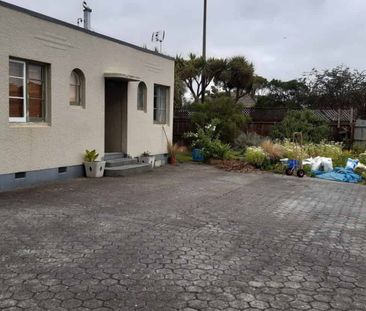 *** CLOSE TO PRIMARY SCHOOL AND FERRYMEAD SHOPPING COMPLEX *** - Photo 4