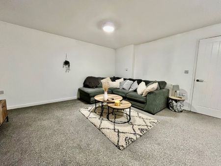 Stanks Drive, Leeds - Photo 3