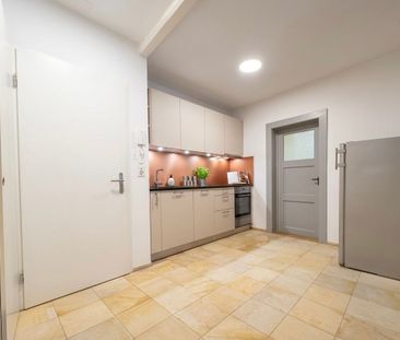 Charming and newly renovated 2.5-room apartment in a sunny and quie... - Photo 3